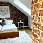 Dachgeschoss-studio Im Kurgebiet Kurpark & Therme Fusslaeufig Messe 6 Km *
