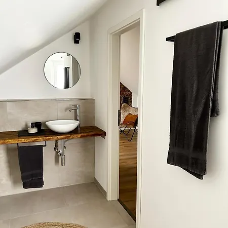 Appartement Dachgeschoss-studio Im Kurgebiet Kurpark & Therme Fusslaeufig Messe 6 Km